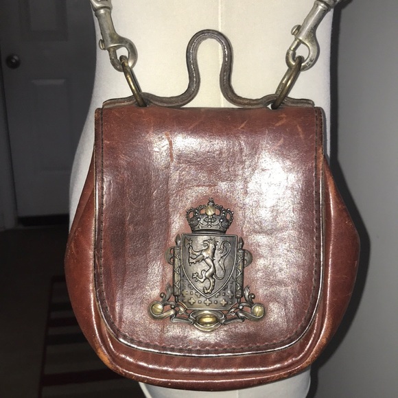 Crested Leather Flap Crossbody 😘😘 - Picture 3 of 8